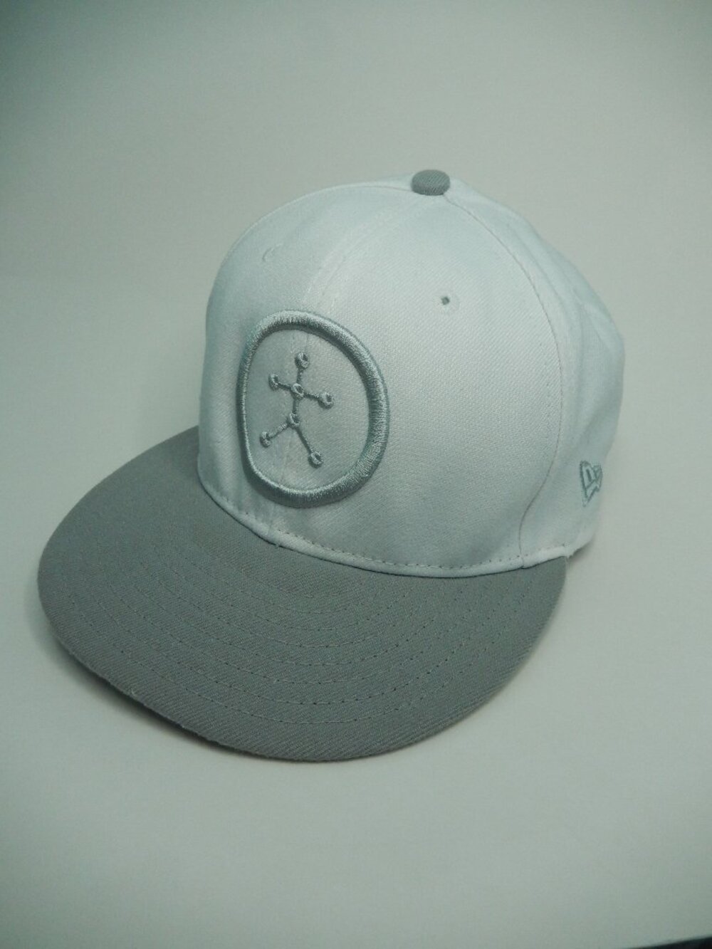 Blast Motion New Era 9Fifty Unisex Snapback Hat (White, Grey)